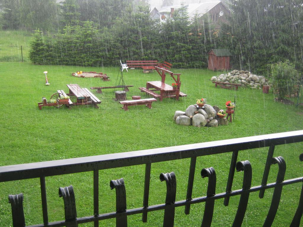 Hacjenda - Apartamenty I Pokoje Goscinne ชาร์นาโกรา ภายนอก รูปภาพ