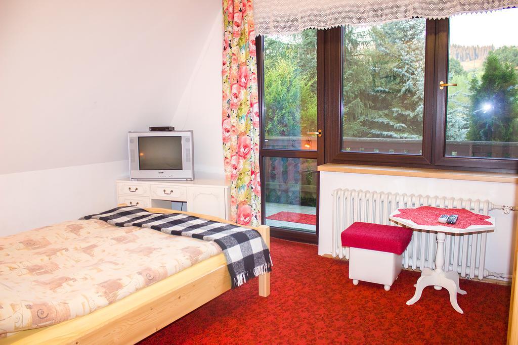 Hacjenda - Apartamenty I Pokoje Goscinne ชาร์นาโกรา ภายนอก รูปภาพ