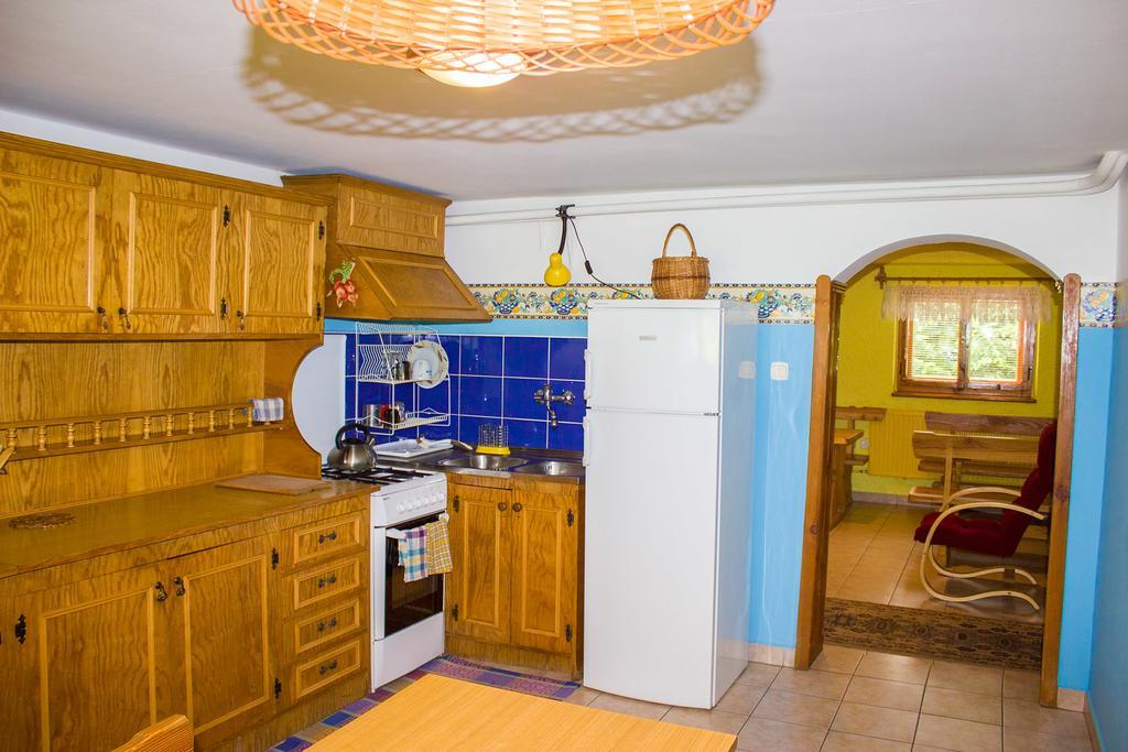 Hacjenda - Apartamenty I Pokoje Goscinne ชาร์นาโกรา ภายนอก รูปภาพ