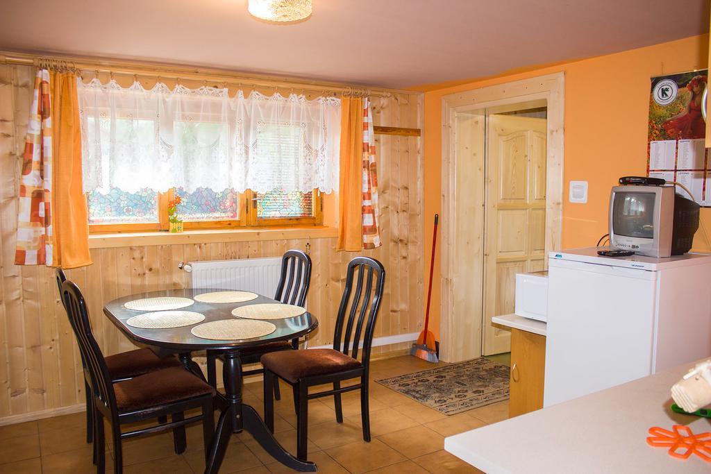 Hacjenda - Apartamenty I Pokoje Goscinne ชาร์นาโกรา ภายนอก รูปภาพ