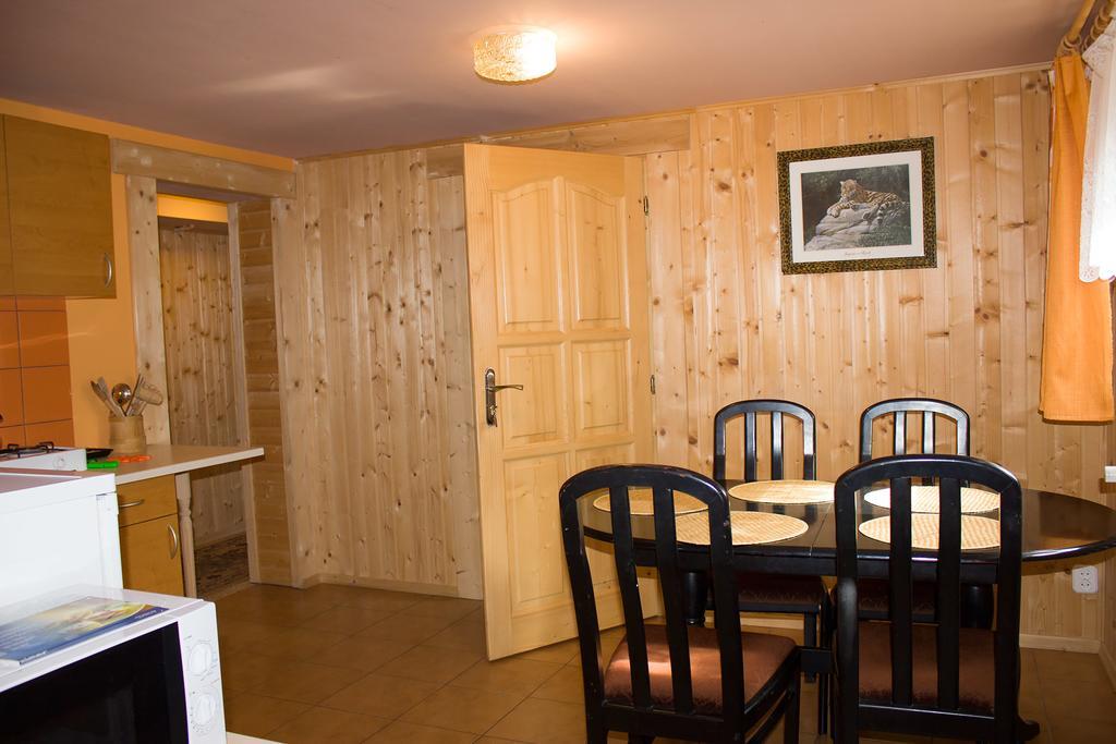 Hacjenda - Apartamenty I Pokoje Goscinne ชาร์นาโกรา ภายนอก รูปภาพ
